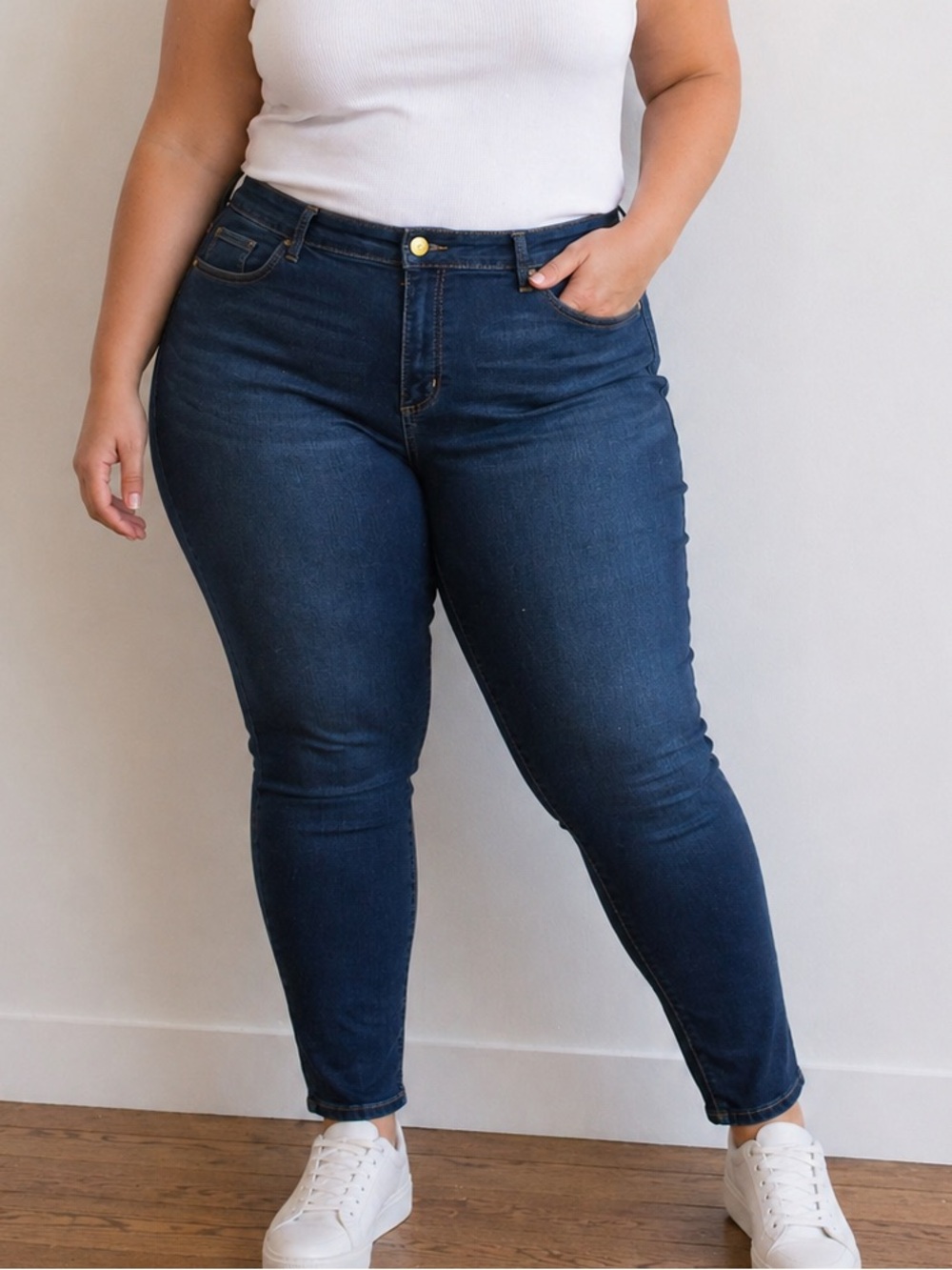 Universal Thread Dark Blue Mid-Rise Skinny Jeans